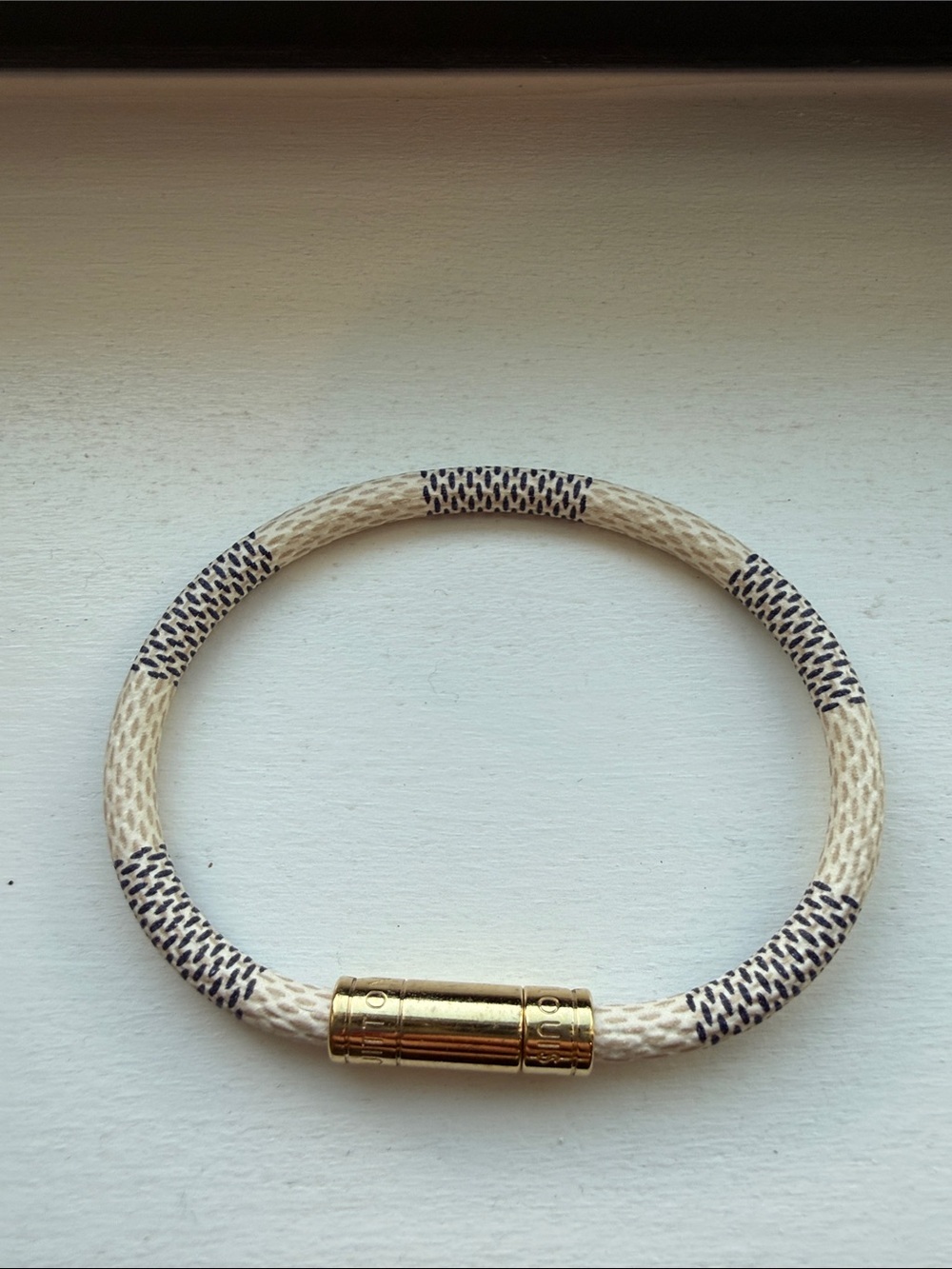 Louis Vuitton Damier Azur Keep It Bracelet - Picture 7 of 7